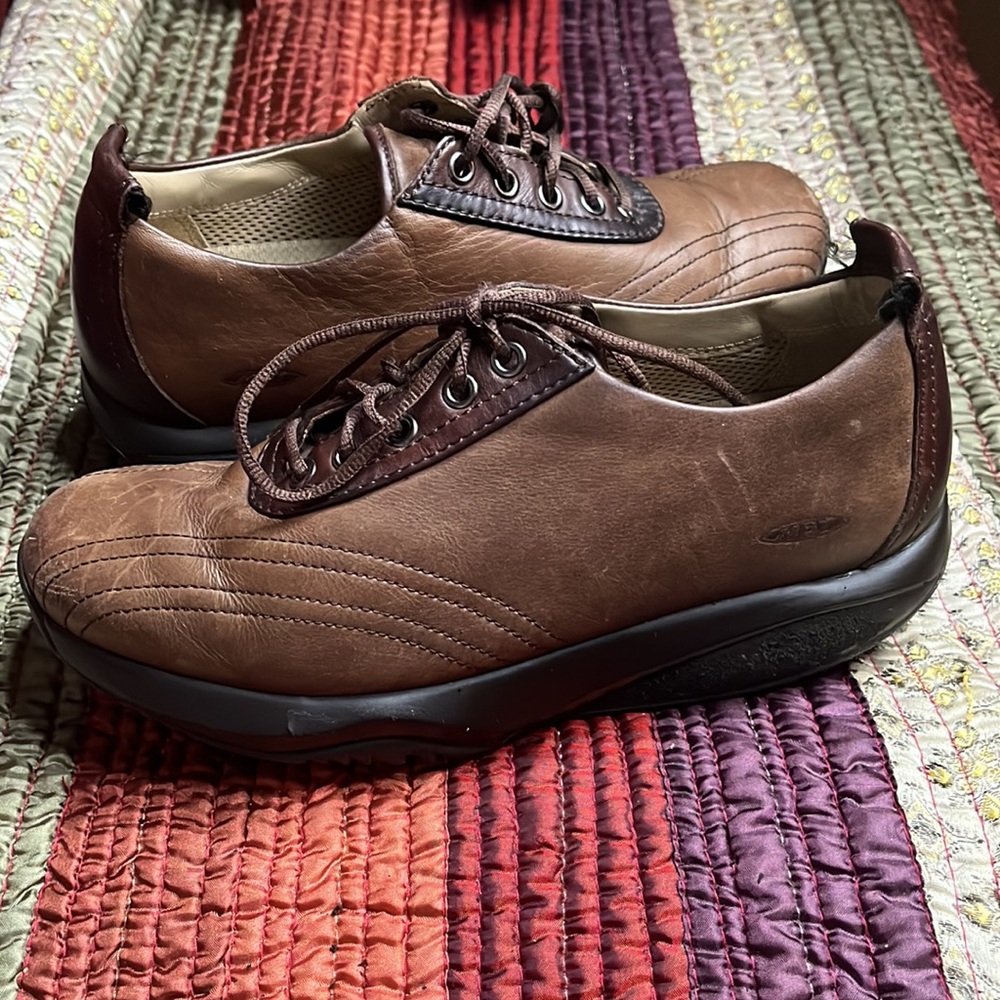 MBT Pata shoe brown leather preloved